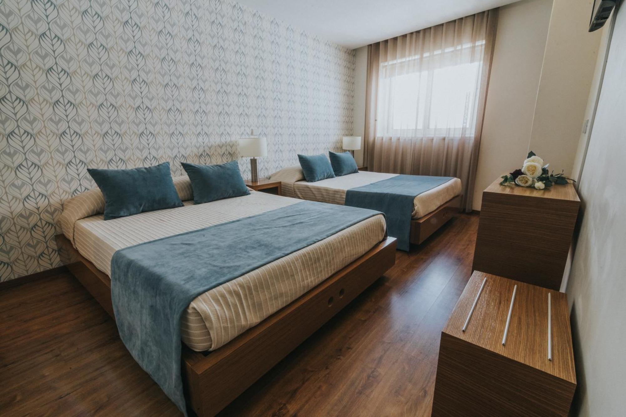 Family Room,1013068948:JPEG