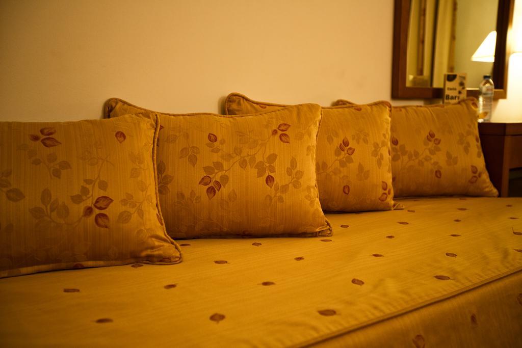 Double or Twin Room Extra Bed,127382370:JPEG