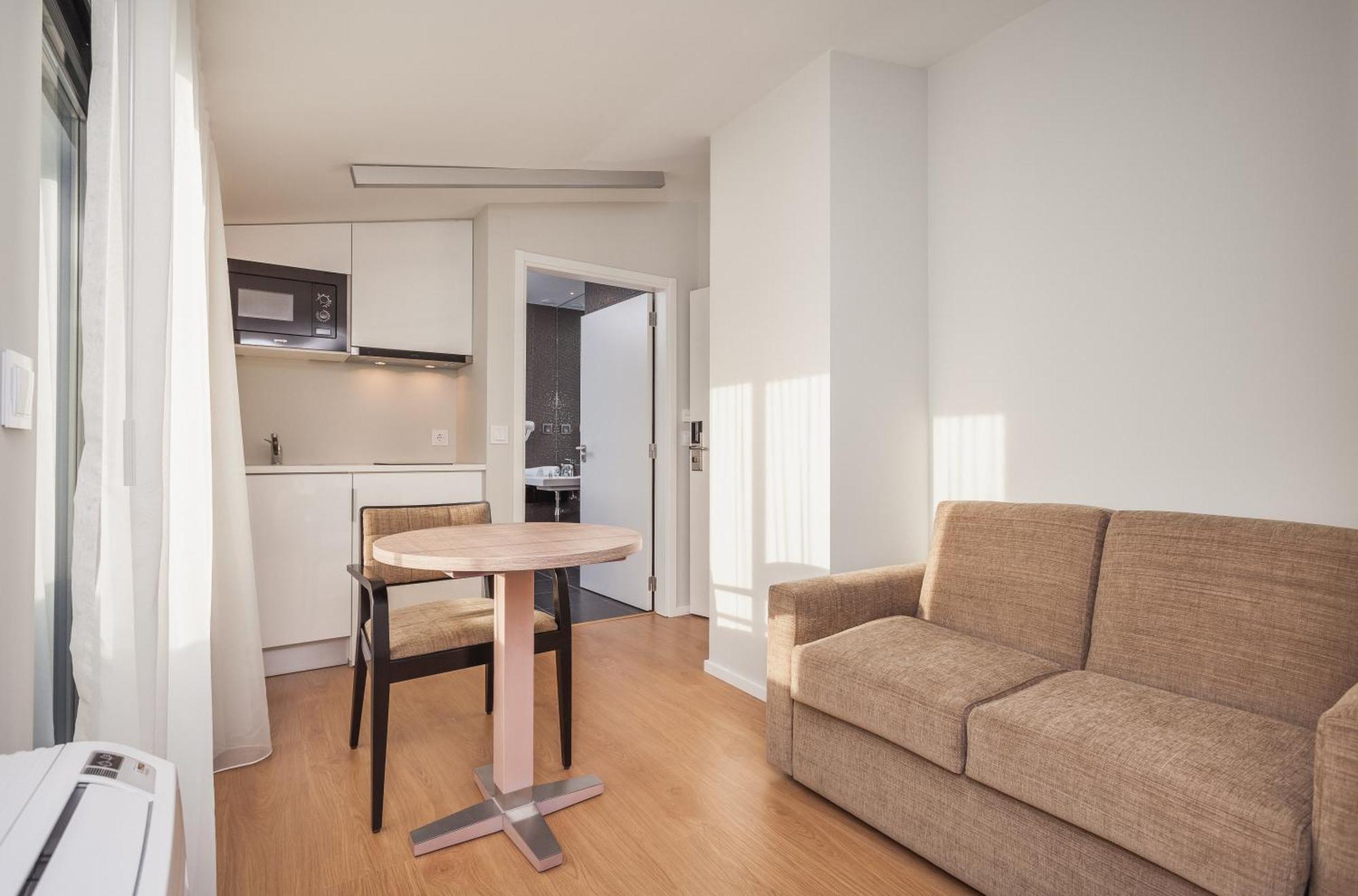 Studio Apartment,846489605:JPEG